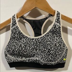 Nike dri-fit Women's Black and White Sports Bra